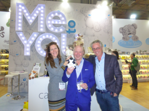 Carte Blanche’s Julia Andrews with the company’s founder Steve Haines (right) and PG’s Warren Lomax on the company’s stand at Spring Fair.
