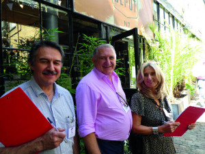 Medici’s Tim Reynolds (left) with Jerry and Debbie Brown from First Class Greetings.