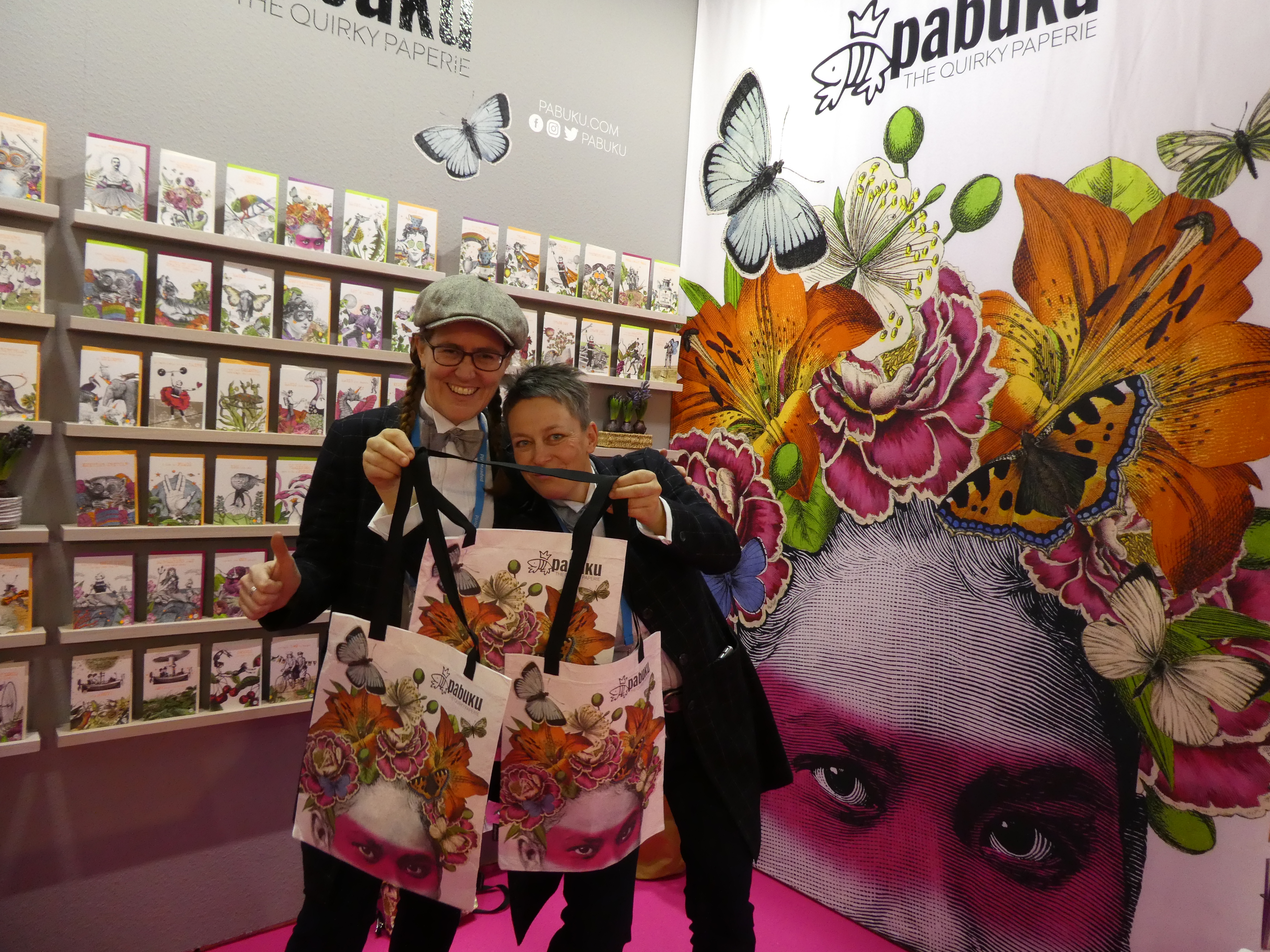 Above: Pabuku’s co-owners Ulla Klopf (left) and Ute Baurecker with the striking tote bags that the publisher was giving away. 