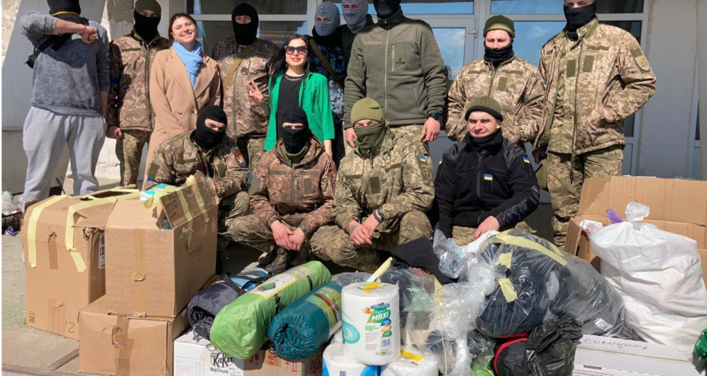 Above: Star Life volunteers handing donated goods to Ukrainian refugees