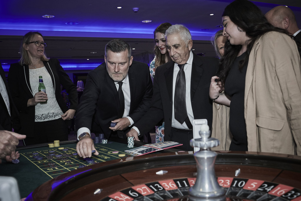 Above: Woodmansterne’s Ian Blake placing his bets in the House of Cards’ sponsored casino area, under the watchful eye of Danilo’s Laurence Prince.