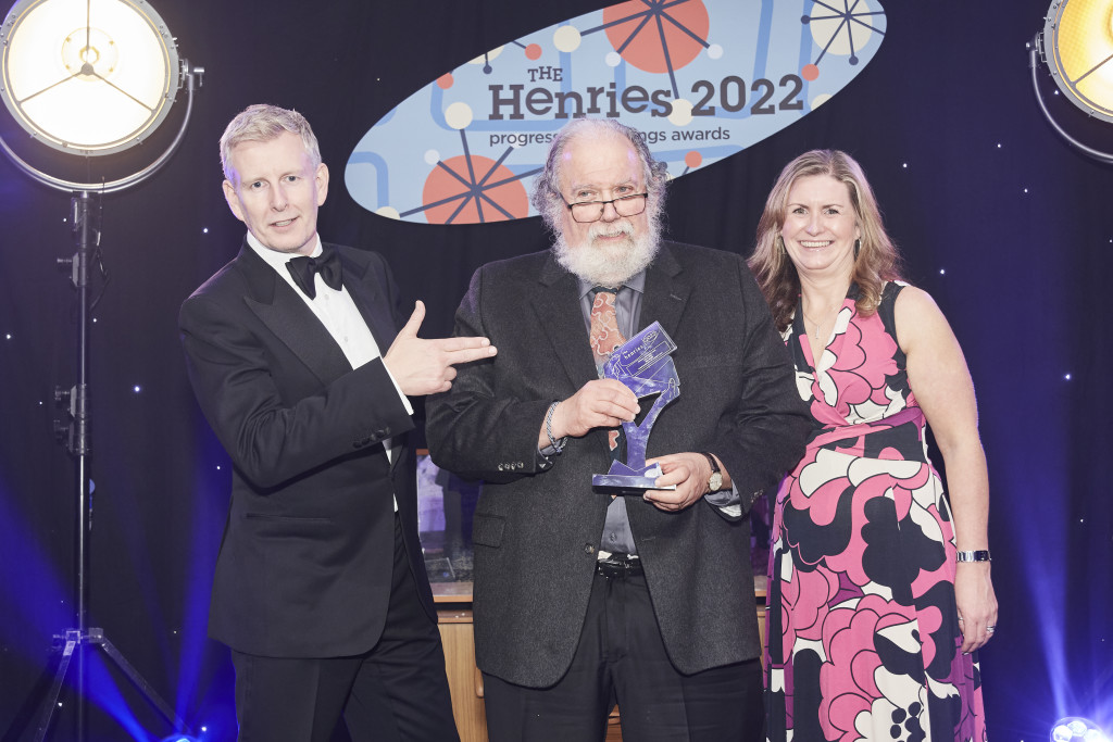 Above: Notes & Queries’ Alan Harnik receives his award from Joanne Davis, md of category sponsor UK Envelope Centre, while host Patrick Kielty showed his respect