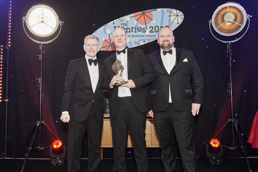 Above: UKG’s commercial director Darren Cave (centre) with the Gold service trophy presented by Mike Lammas, managing director of Herbert Walkers, sponsor of this much coveted award category