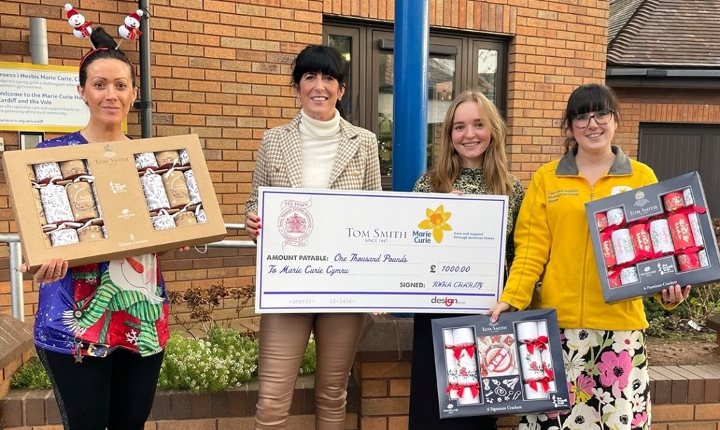 Above: Marie Curie’s £1,000 donation and crackers for the nurses