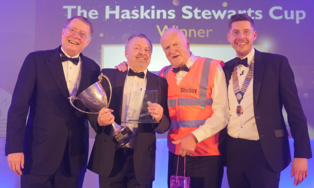 Above & top: Mark Timlett (second left) collects the cup from Warren Haskin (left) and Martin Steward, with Will Blake (far right)
